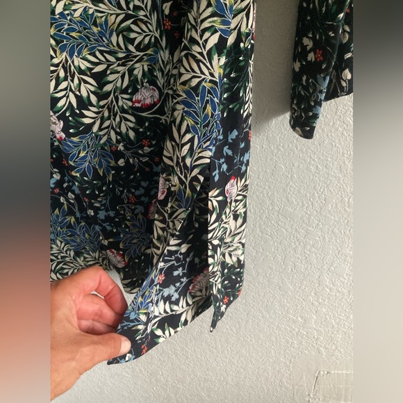 J. Jill ▪️Size Medium 3/4 Sleeves Black Floral Rayon Side Slits Tunic Top - Picture 8 of 13